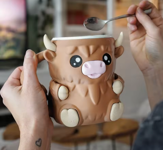 Cowzy Pint™ – Cozy Highland Cow Ice Cream & Mug Holder